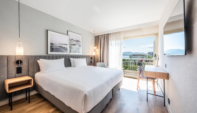 Radisson Hotel Cannes Seaside - Standard Room Garden View & Balcony