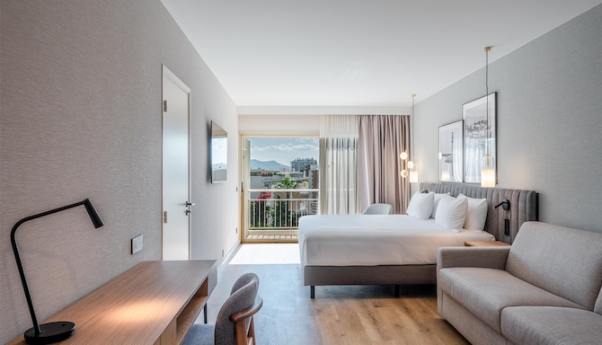 Radisson Hotel Cannes Seaside - Junior Suite Garden View & Balcony