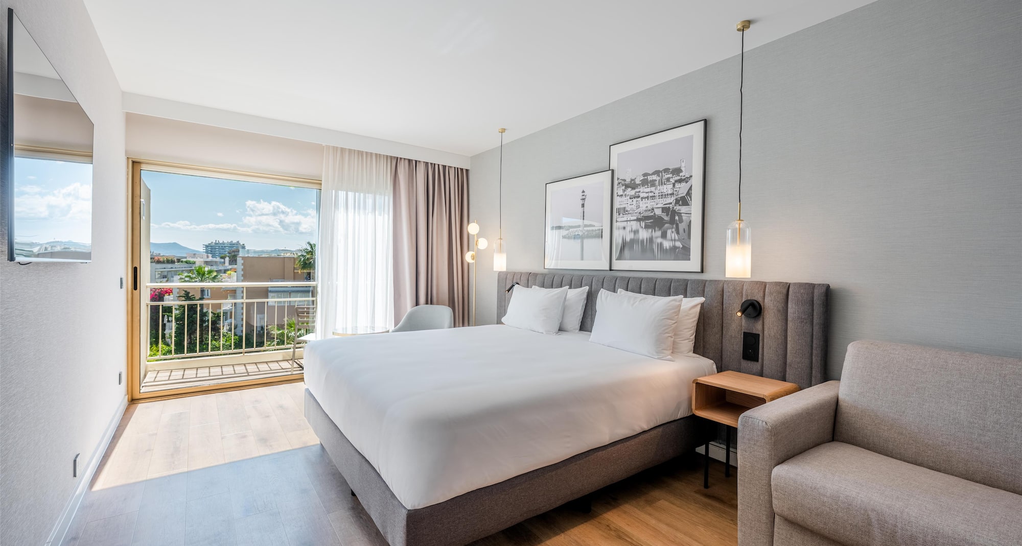 Radisson Hotel Cannes Seaside - Junior Suite Garden View and Balcony