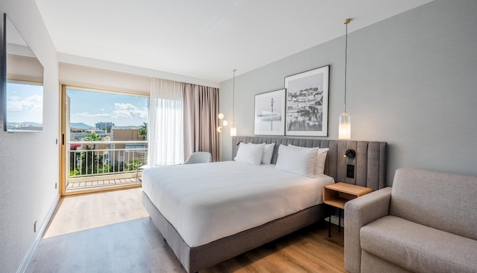 Radisson Hotel Cannes Seaside - Junior Suite Garden View & Balcony