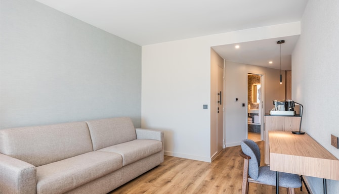 Radisson Hotel Cannes Seaside - Junior Suite Garden View & Balcony