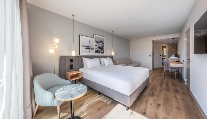 Radisson Hotel Cannes Seaside - Junior Suite Garden View & Balcony