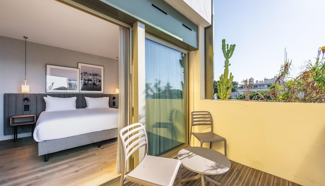 Radisson Hotel Cannes Seaside - Superior Room Sea View & Balcony