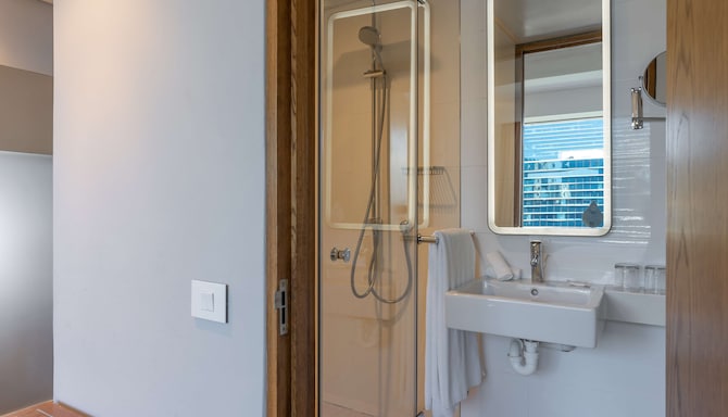 Radisson Hotel Cape Town Foreshore - Standard room Mountain view King Bathroom