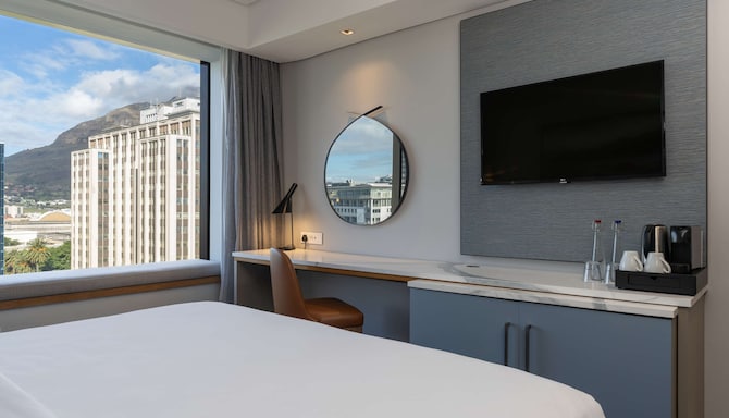 Radisson Hotel Cape Town Foreshore - Premium room Mountain view King