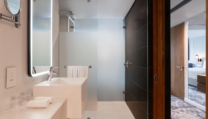 Radisson Hotel Cape Town Foreshore - Junior Suite with Balcony