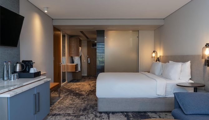 Radisson Hotel Cape Town Foreshore - Junior Suite with Balcony