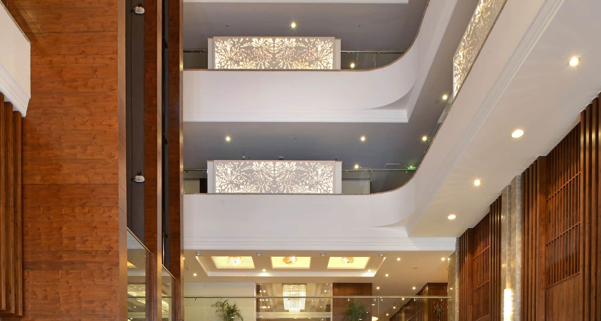Radisson Chandigarh Zirakpur - Lobby