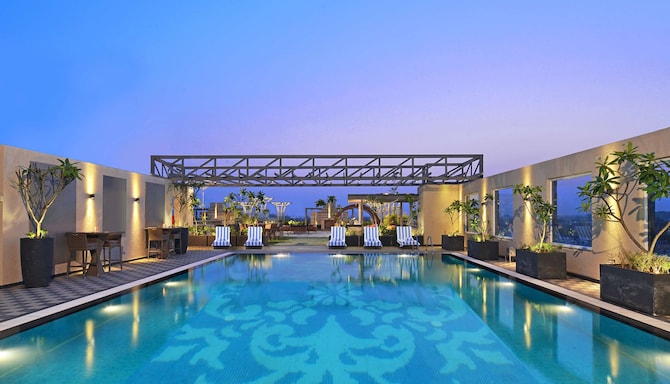 Radisson Chandigarh Zirakpur - Swimming Pool