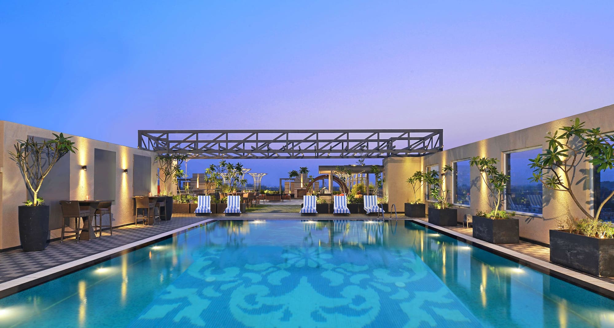 Radisson Chandigarh Zirakpur - Swimming Pool