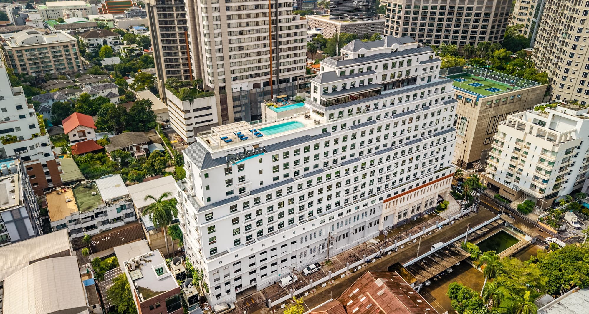 Radisson Hotel Chateau de Bangkok - Exterior