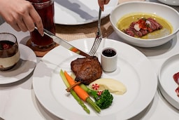 Radisson Hotel Chateau de Bangkok - Chateau Botanique