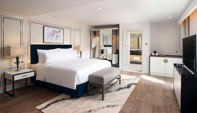 Radisson Hotel Chateau de Bangkok - Superior Room