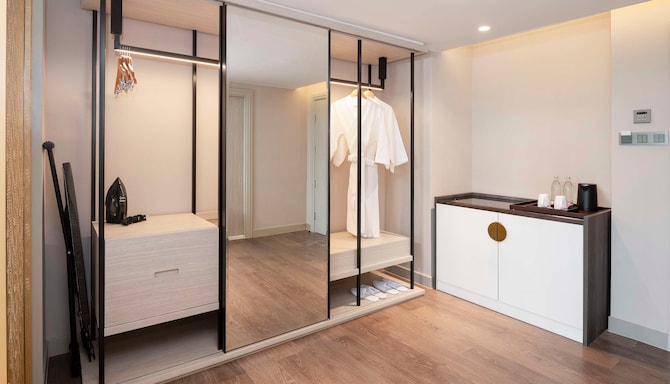 Radisson Hotel Chateau de Bangkok - Deluxe Room