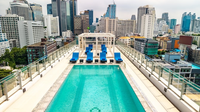 Radisson Hotel Chateau de Bangkok - Outdoor Pool