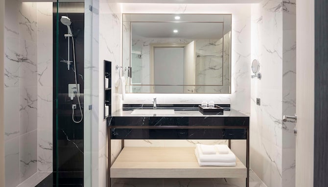 Radisson Hotel Chateau de Bangkok - Deluxe Family Room