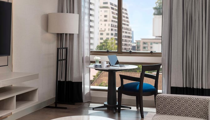 Radisson Hotel Chateau de Bangkok - Deluxe Family Room