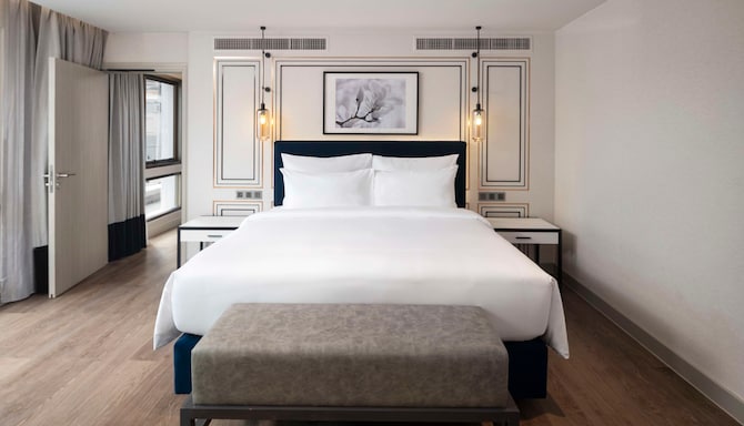 Radisson Hotel Chateau de Bangkok - One Bedroom Suite