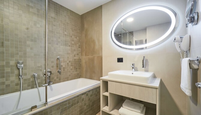 Radisson Hotel City Centre Odesa - Guest room bathroom