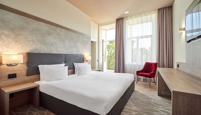 Radisson Hotel City Centre Odesa - Superior room & balcony