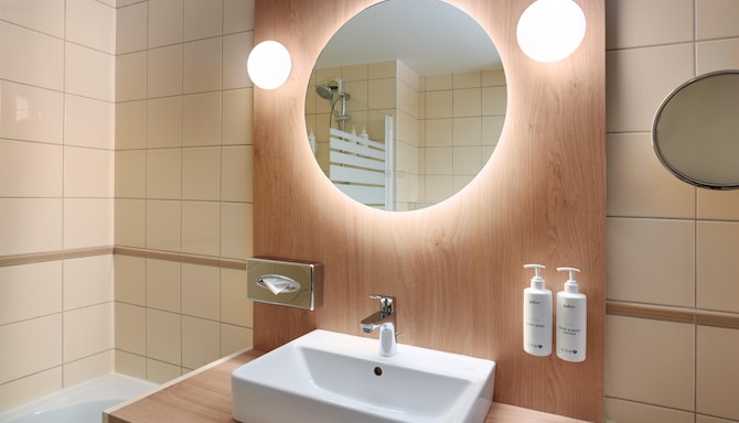 Radisson Hotel Clermont-Ferrand - Superior Room Bath