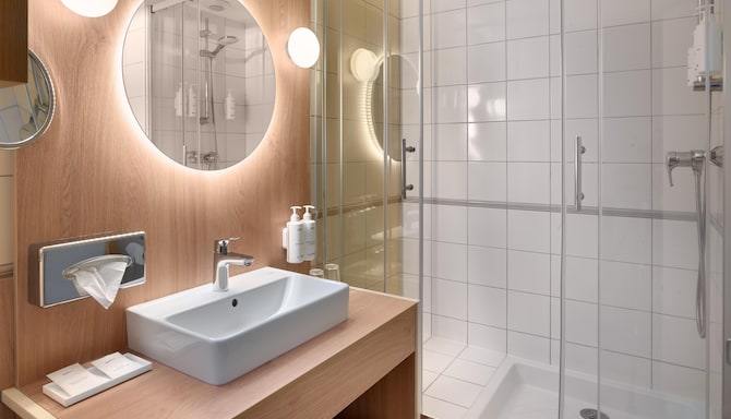 Radisson Hotel Clermont-Ferrand - Standard Room Bath