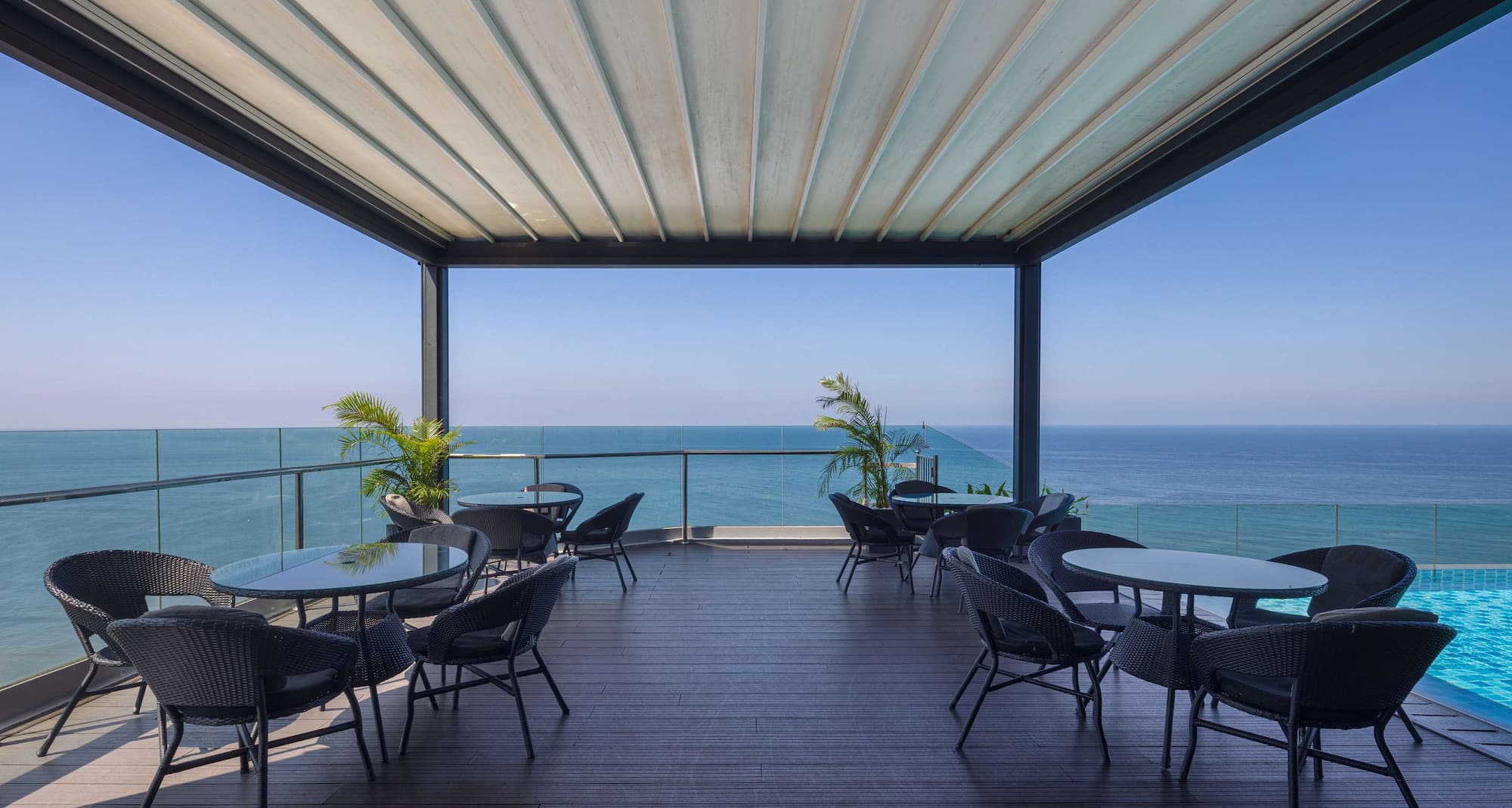 Radisson Hotel Colombo - ON14 Rooftop Lounge and Bar