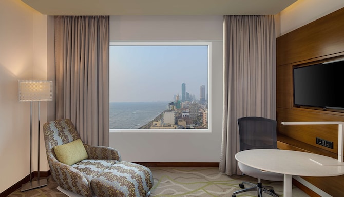 Radisson Hotel Colombo - Premium Room with partial sea view