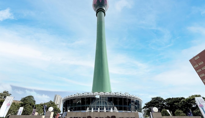Radisson Hotel Colombo - lotus tower