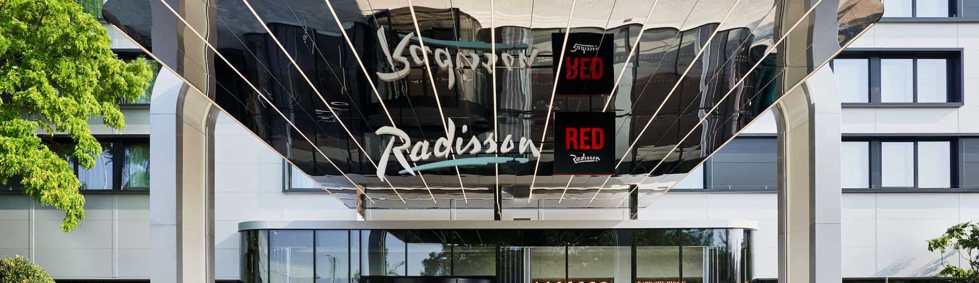 Radisson Hotel & Conference Centre London Heathrow - Exterior