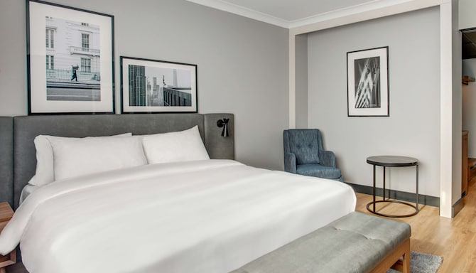 Radisson Hotel & Conference Centre London Heathrow - Superior Room - Airport view
