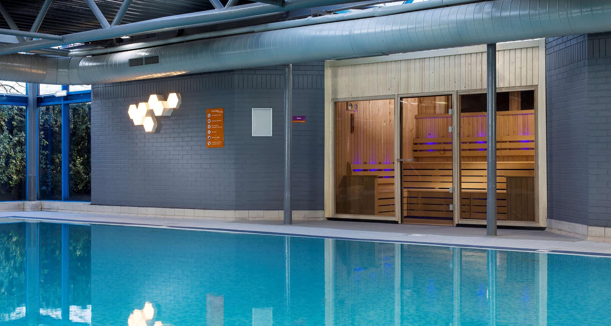 Radisson Hotel & Conference Centre London Heathrow - Pool