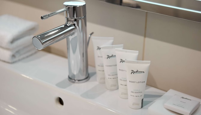 Radisson Hotel & Congress Center Saransk - Junior Suite - Bathroom