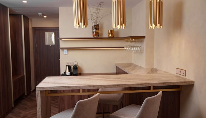 Radisson Hotel and Congress Center Saransk - Suite - Bar