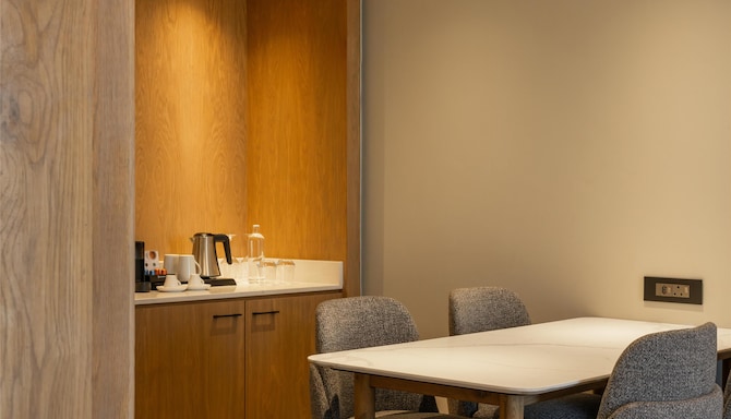 Radisson Hotel & Convention Center Steve Tswete Middelburg - Suite with lounge access