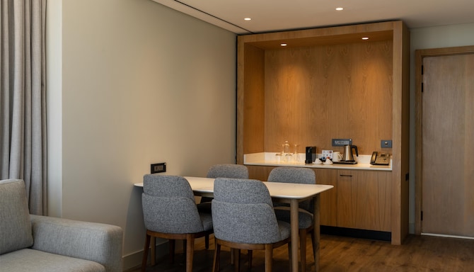 Radisson Hotel & Convention Center Steve Tswete Middelburg - Premium Suite Dining Area