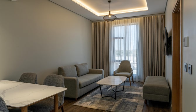 Radisson Hotel & Convention Center Steve Tswete Middelburg - Suite with lounge access