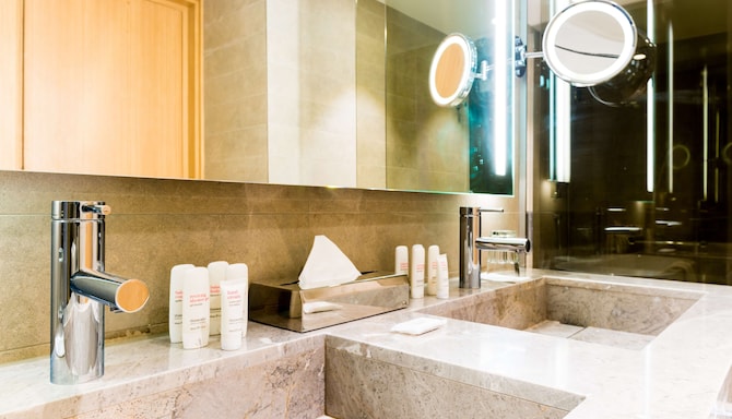 Radisson Hotel Dakar Diamniadio - Suite bathroom