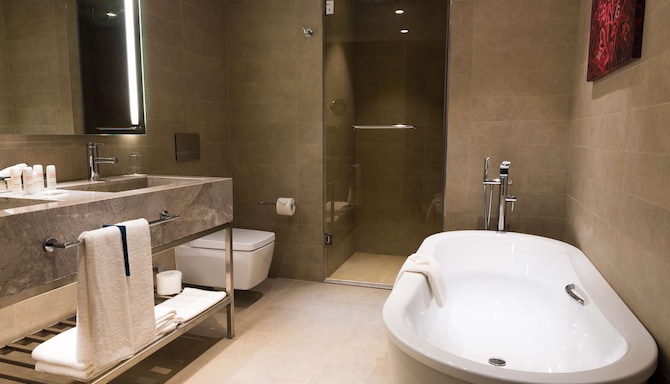 Radisson Hotel Dakar Diamniadio - Suite with Balcony and Whirlpool