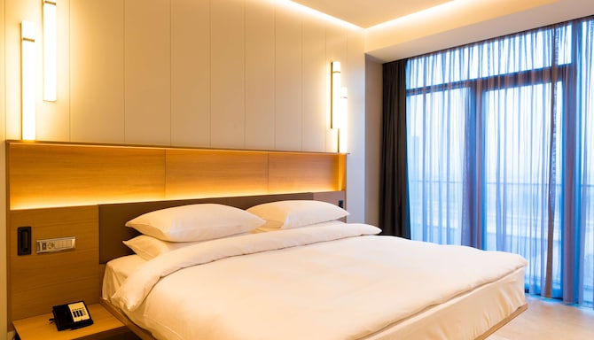 Radisson Hotel Dakar Diamniadio - Suite - Balcony & Whirlpool