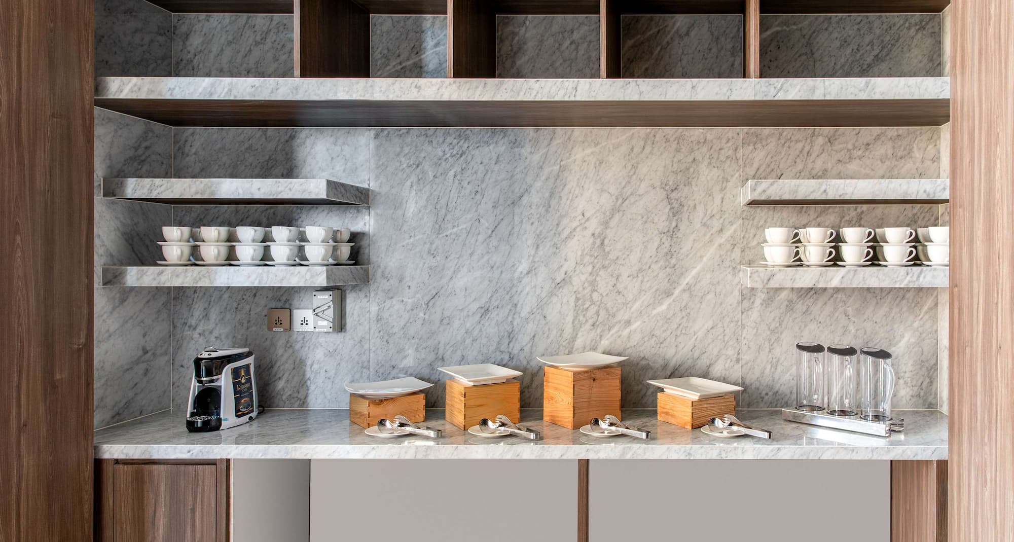 Radisson Hotel Danang - Cyan ballroom tea and coffee facilities