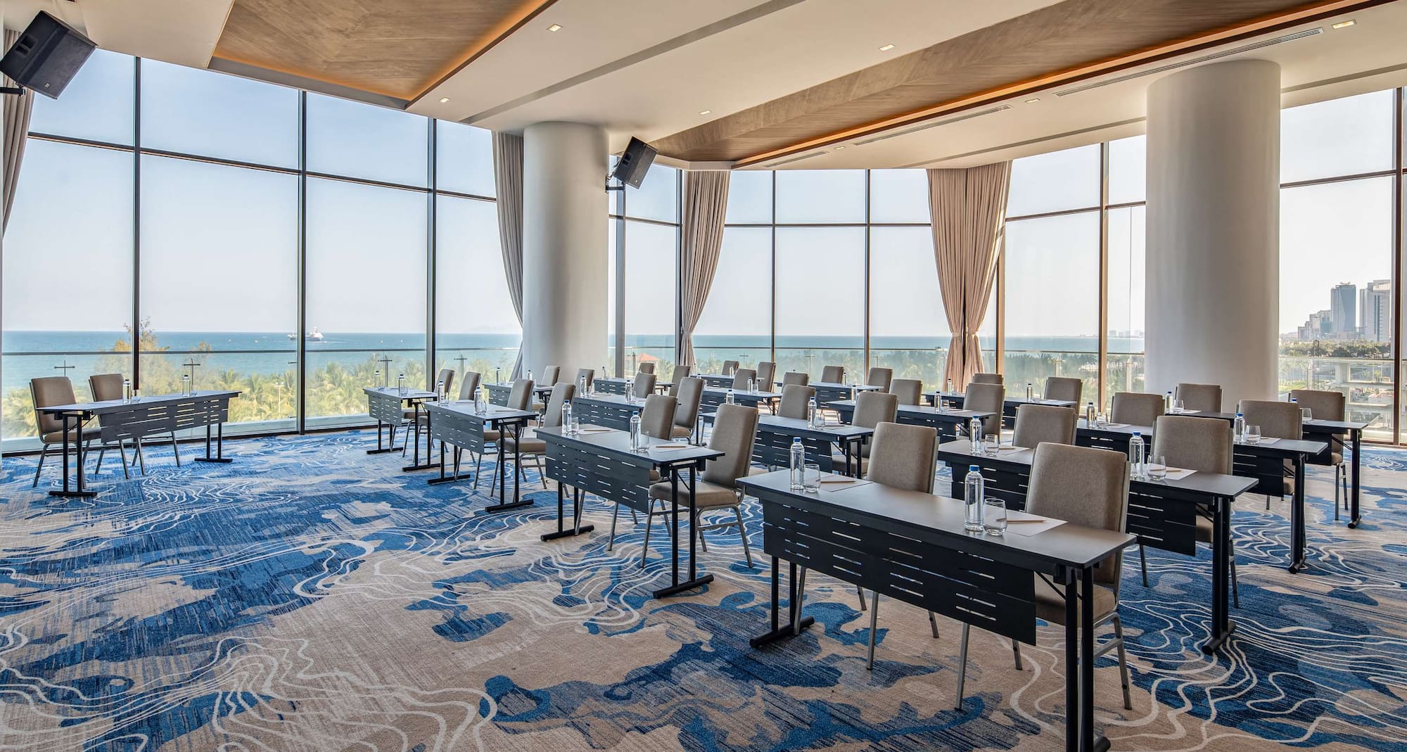Radisson Hotel Danang - Cyan ballroom classroom set-up