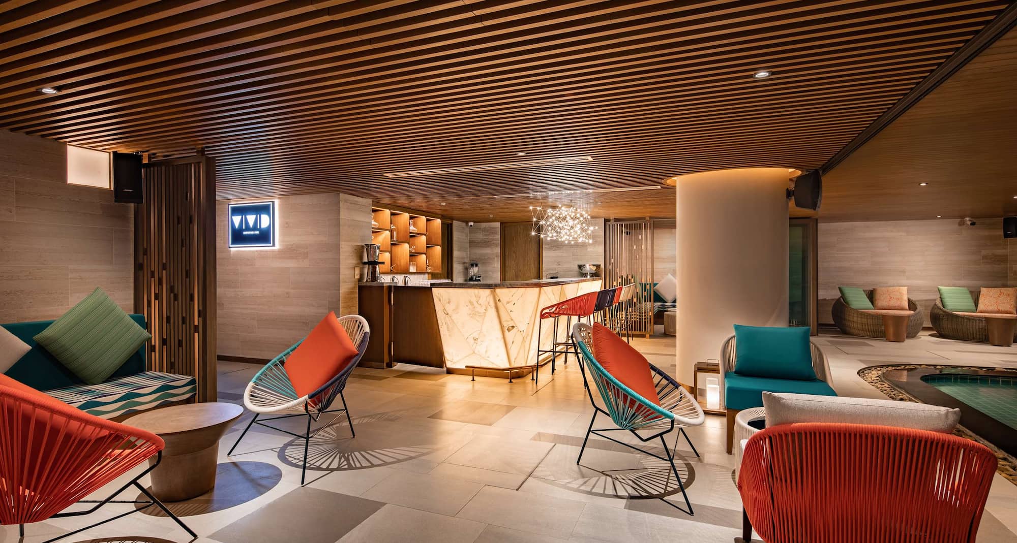 Radisson Hotel Danang - Vivid Bar