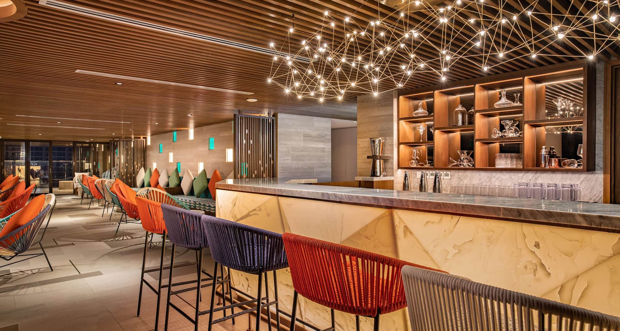 Radisson Hotel Danang - Vivid Bar