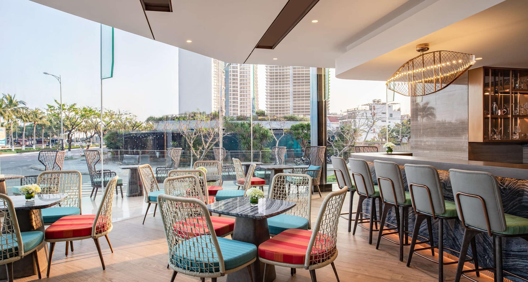 Radisson Hotel Danang - Lobby lounge & terrace