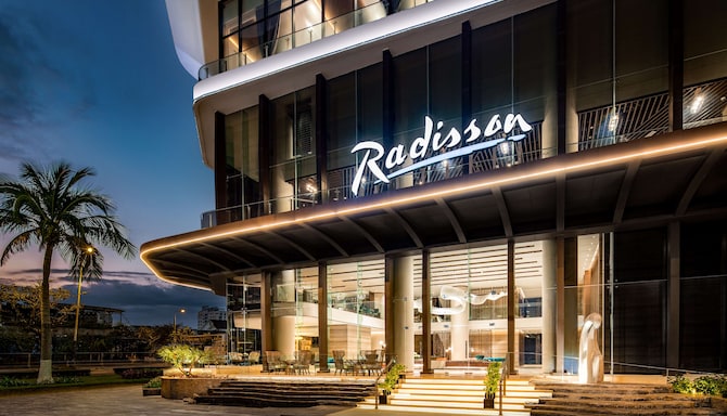 Radisson Hotel Danang - Vy över fasaden
