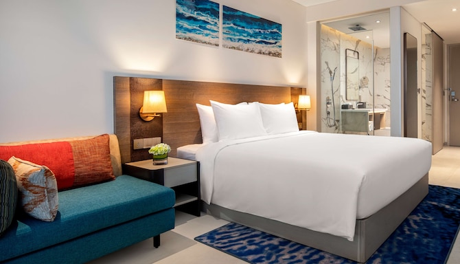 Radisson Hotel Danang - Executive Room with lounge access & ocean view