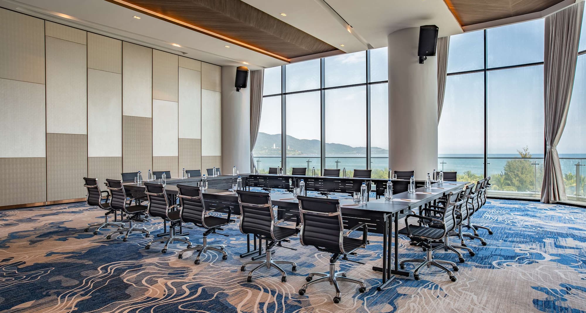 Radisson Hotel Danang - Cyan ballroom boardroom set-up