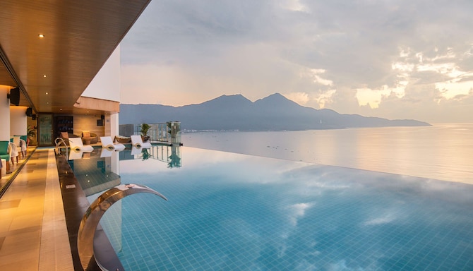 Radisson Hotel Danang - Infinity Pool