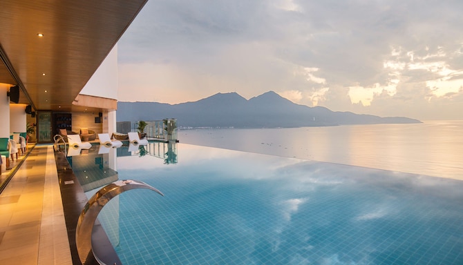 Radisson Hotel Danang - 室外游泳池